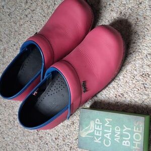 Sanita Bright Pink Clogs with Blue Accents Size 38 EUC